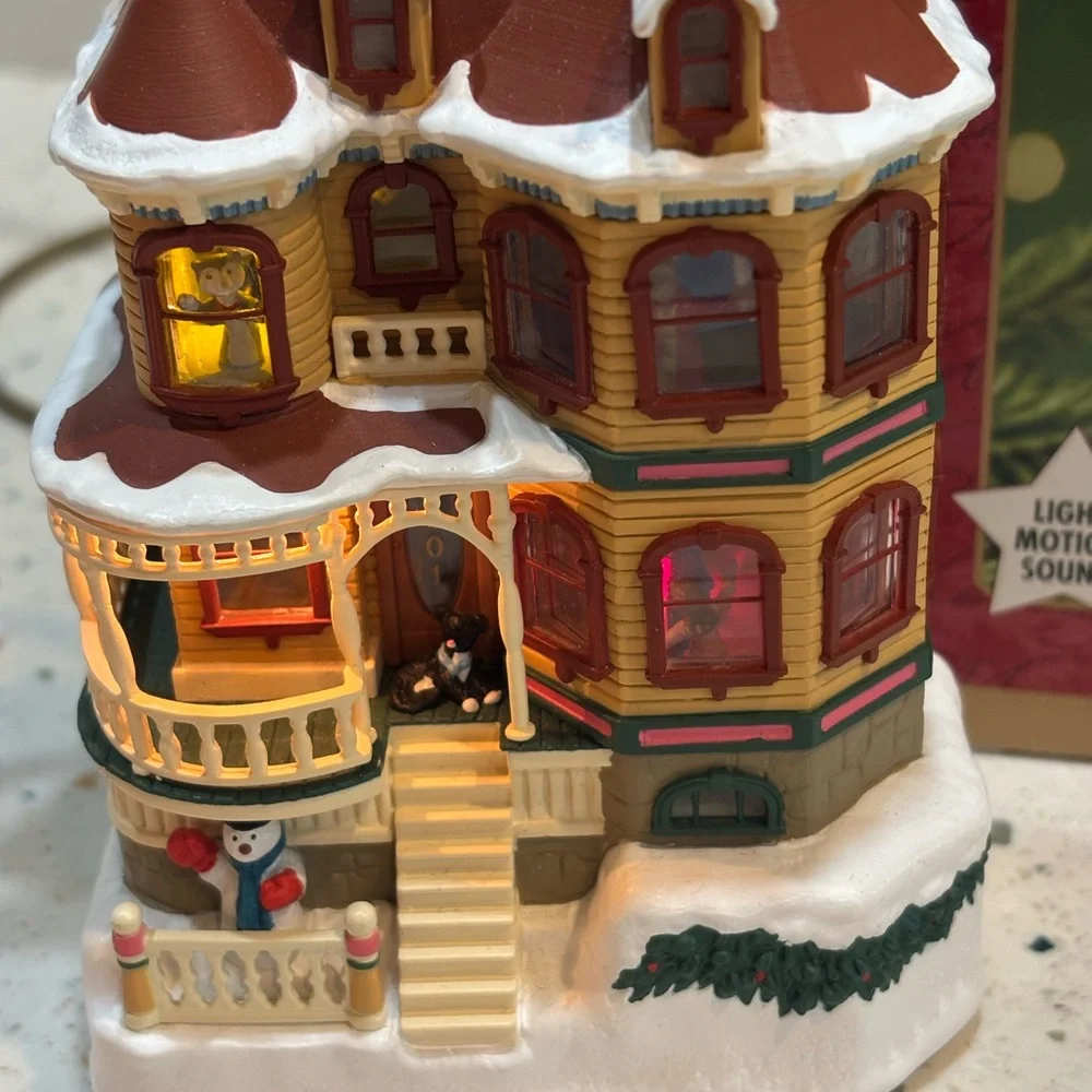 Vintage 2001 Hallmark Keepsake Ornament “Up on the Housetop”‎ magic ornament